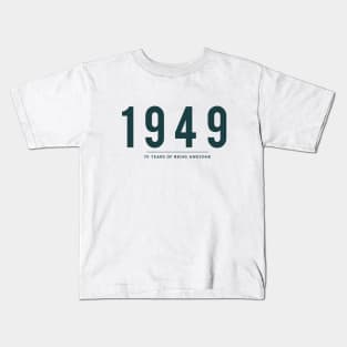 70th Birthday gift - 1949, 70 Years of Being Awesome Kids T-Shirt